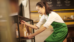 在外卖咖啡上，星巴克又在卷自己了