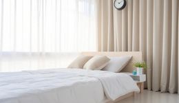 比李书福先造出车的人，在美国卖床