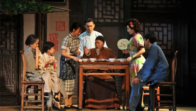 惊喜不断，大剧院艺术节明晚震撼开幕！话剧《四世同堂》再现乱世中的百态人
生！