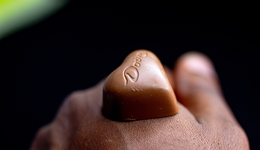 德芙聯(lián)手茅臺，漲價很絲滑