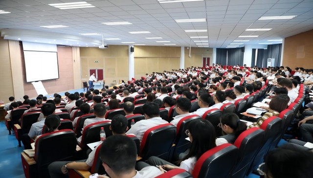 深化校企合作 银校联合育人 | 探索校本课程新模式，银行的财商课开进高校