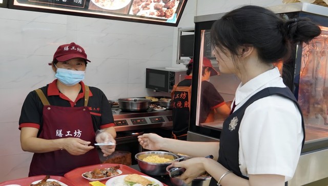 国庆连中秋，这所高校请学生吃免费“双节”餐