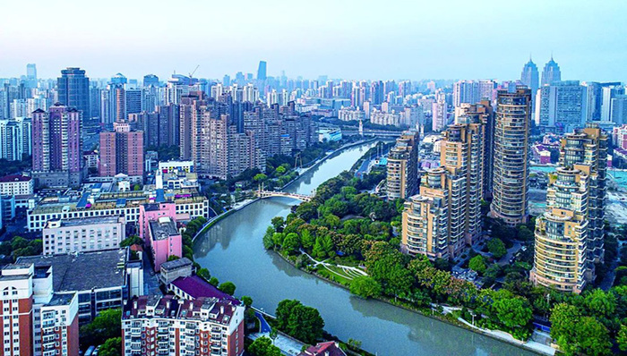 “安居、宜居、乐居、美居”，提升居住环境加速城市更新