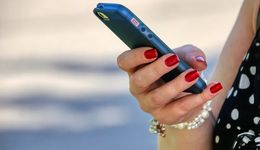 半年狂更481部，泼天富贵砸向微短剧