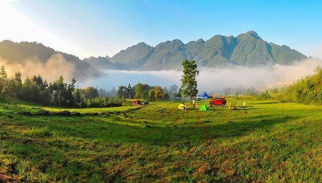 夜宿巴山听雨声