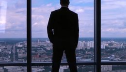 惨！中国口腔大王，两年跌掉1000亿