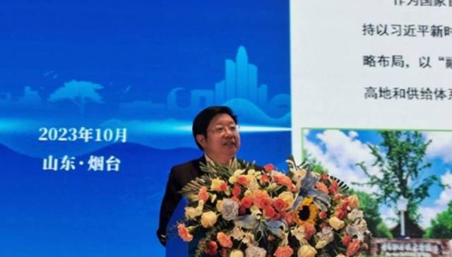 青岛职业技术学院党委书记王金生参加万华化学2023年校企共创论坛并作主旨报告