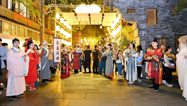 成都青羊稳收“假日流量”，新业态标杆成“消费首选地”？