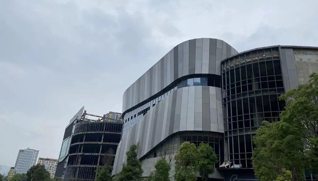 昆明市人民路壹号广场烂尾楼或变大商圈