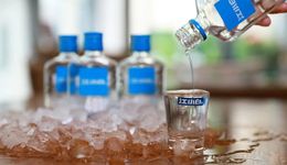 新酒飲，江小白又一根“救命稻草”？