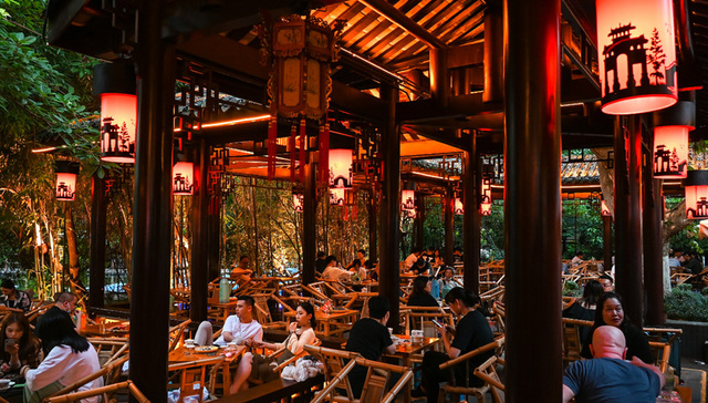 成都“鹤鸣”一百岁，茶文化“煮沸”了？