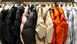 寒流來襲，羽絨服銷售爆火，價(jià)格又漲了