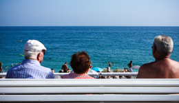 特种兵旅行爱不在，00后涌向了“夕阳红”旅行团