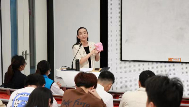 秋招正热，这所高校为毕业生定制“求职普法套餐”