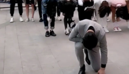 小杨哥踩进辛巴的坑