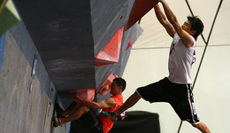 不想精神内耗的打工人，开始在岩壁上较劲了