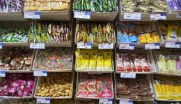 耗不起價格戰(zhàn)，零食店加盟商賺錢難