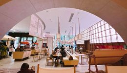 從IP聯(lián)名到主題門店，咖啡業(yè)開始沉迷“圈粉”