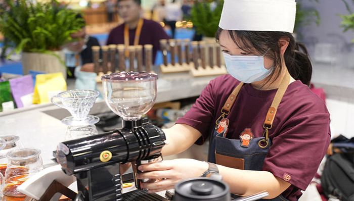 培养“咖啡人才”的摇篮，位于普陀的这所学校连续三年登上进博会舞台