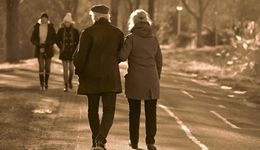 特價旅游團，退休父母的“殺豬盤”