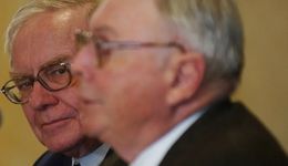 下一次股东大会，芒格没法和巴菲特坐在一起了