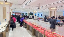 北京金饰柜台大排长龙，转运珠成新宠