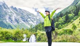 沖鋒衣殺瘋了，“駱駝”比沙漠里的還多