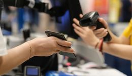 湖北龍頭超市上“熱榜”，被財務人員卷走2億