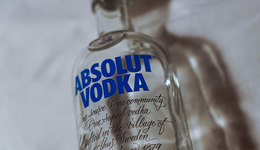 早C晚V，年輕人“魔改”伏特加的背后，是支棱不起來(lái)的小甜酒