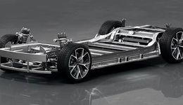 雷军造电车，首战定生死