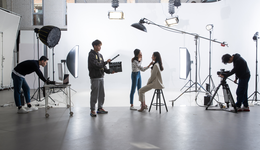 抖快微吃飽，愛優(yōu)騰芒趕跑，2023誰在短劇行業(yè)狂奔