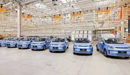 比亚迪猛砸百亿押注，江淮首款量产车交付，钠电池是门好生意吗？