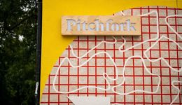 被迫裁员、与《GQ》合并，Pitchfork的时代落幕了？