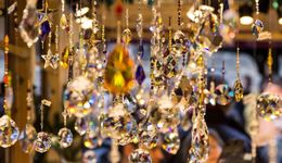 被譽(yù)為“水晶之都”的中國小縣城，狂賺歐美人的鈔票