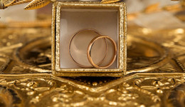 “價格戰(zhàn)”逼瘋縣城金店老板：1條街十多家店，直呼賺不到錢準備關門