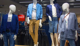 佐丹奴董事会里的斗争，周大福提议罢免30年老臣，推郑裕彤家族第三代上位