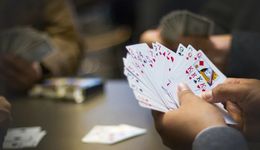 春節(jié)聚會(huì)玩什么？1.4億人開始摜蛋了