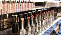 完美日记沉浮启示：营销之外，美妆品牌能否走出新路？