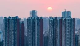 城市更新经济账：今年将再改造5万个老旧小区，房企抢滩万亿市场