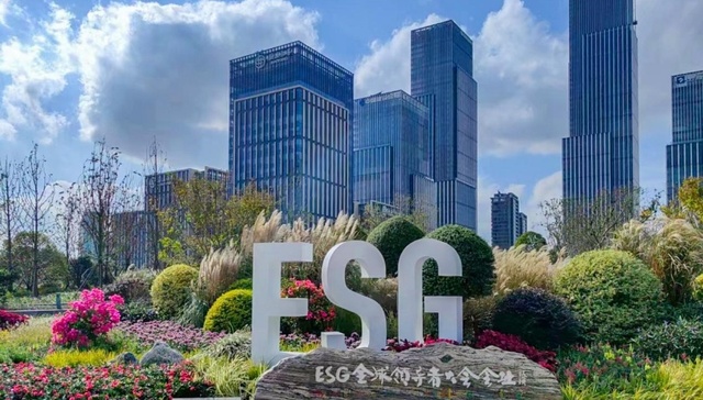 绿地外滩中心“中央花园”揭牌，六个“口袋公园”初步建成