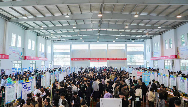 抢抓春招关键期 外地企业组团来这所高校“抢人”