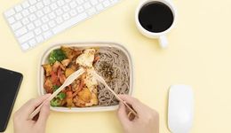 年轻人撑起低卡代餐千亿生意，想瘦就要被收割？