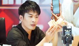 暂停直播26天后，辛巴盯上了小杨哥的“生意”