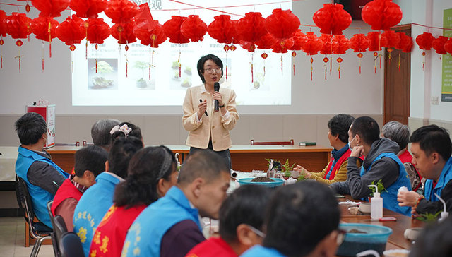 高校师生进社区用园艺疗愈残疾人