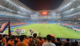 比五一回家车票更难抢的，是中超球票？