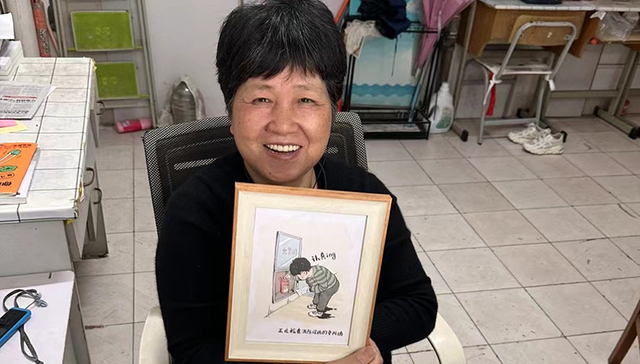 有才！五一节大学生为宿管阿姨送上“劳动画像”