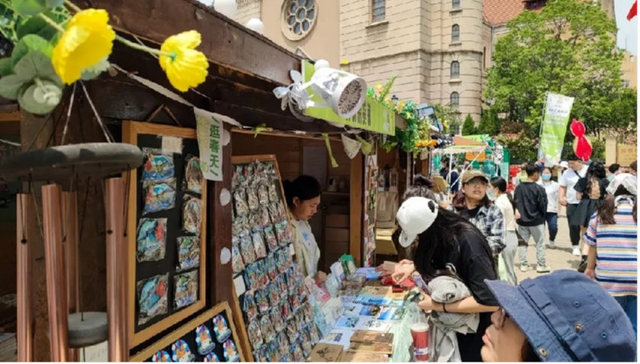 青岛市市南区：历史城区流量爆满，春日老城热闹非凡