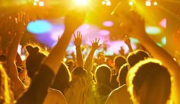 小城、縣域熱鬧的背后，有些酒店、旅行社甚感涼意