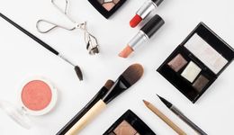 23岁卡姿兰难焕新：割裂的老品牌，艰难的高端化