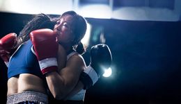 不开餐馆的拳馆，不够热辣滚烫